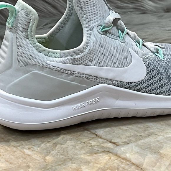 Nike Free TR 8 'Pure Platinum
Igloo' Women - Picture 3 of 10